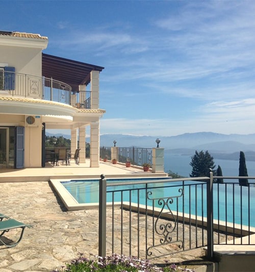 https://www.halkidikiproperties.ru/public/assets/img/construction/projects-images/renovated-villa-corfu/main.jpg